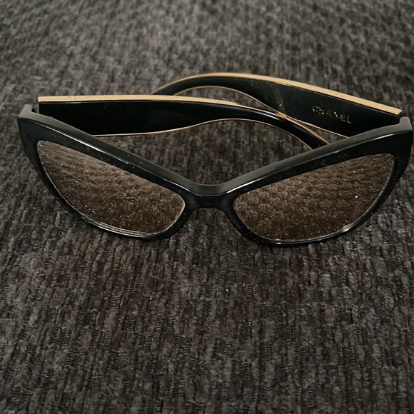 Chanel sunglasses - Picture 3 of 4